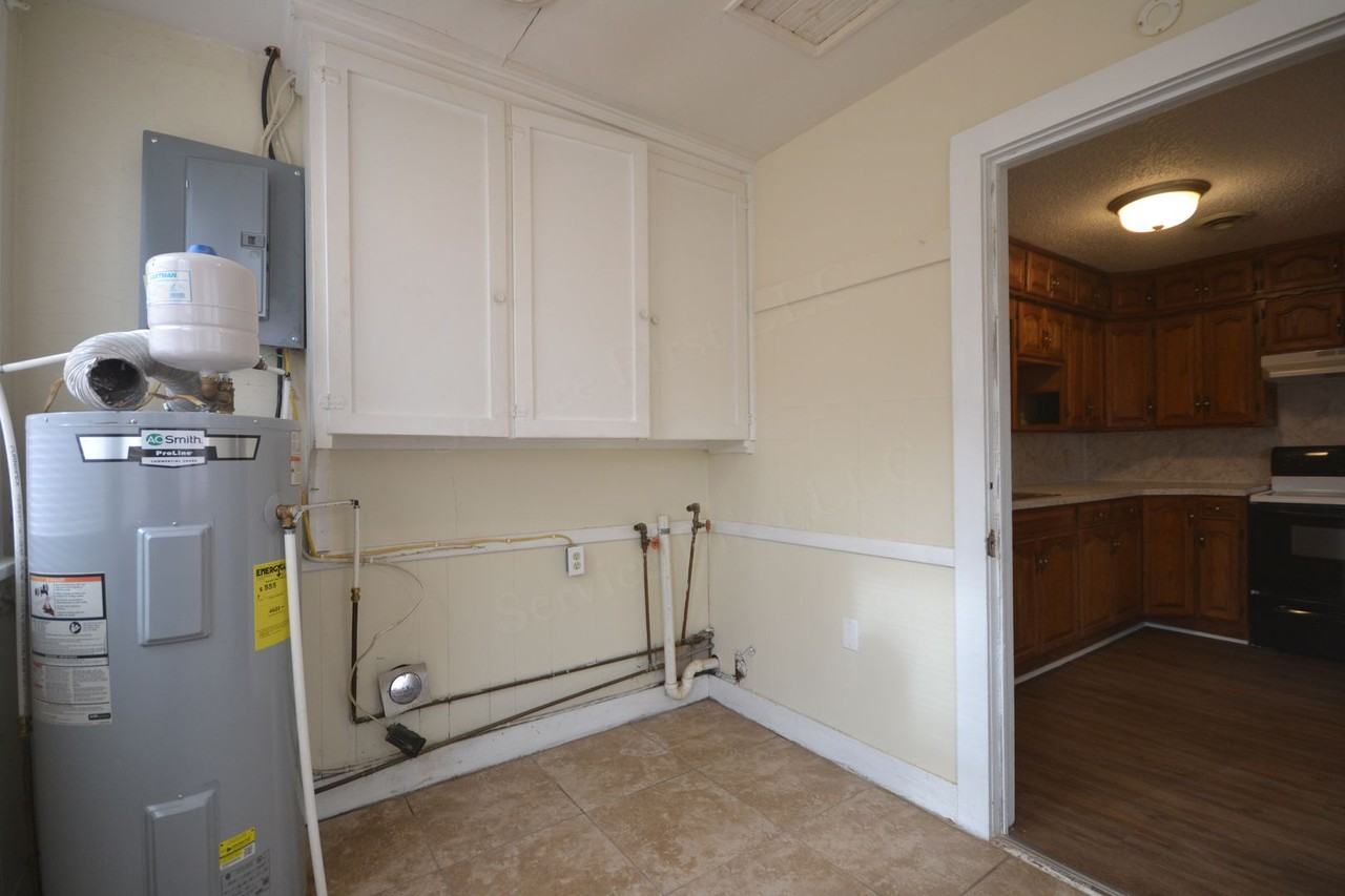 728 E Maupin St - Photo 5 of 12