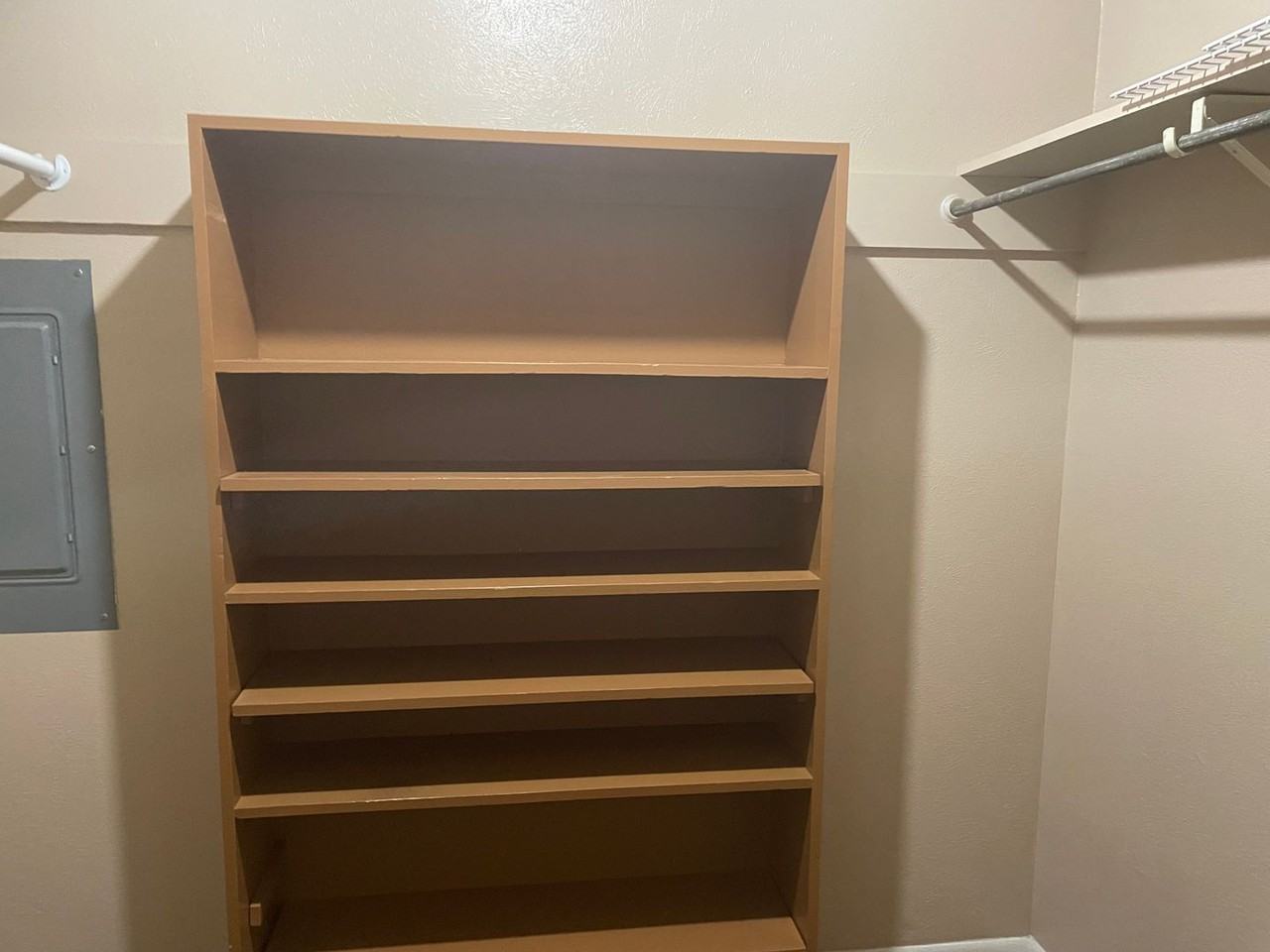 1109 Apache Ct - Photo 6 of 12