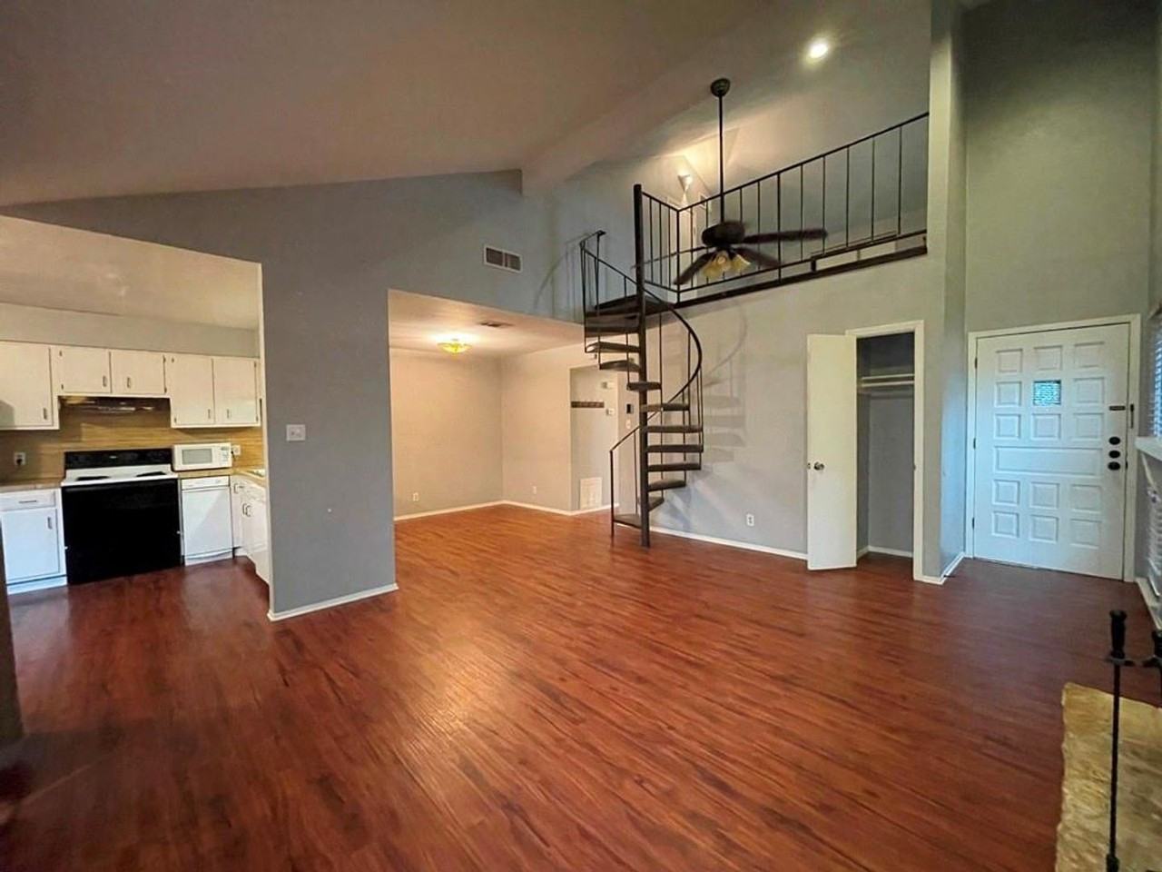 1734 Timberwood Dr - Photo 6 of 31