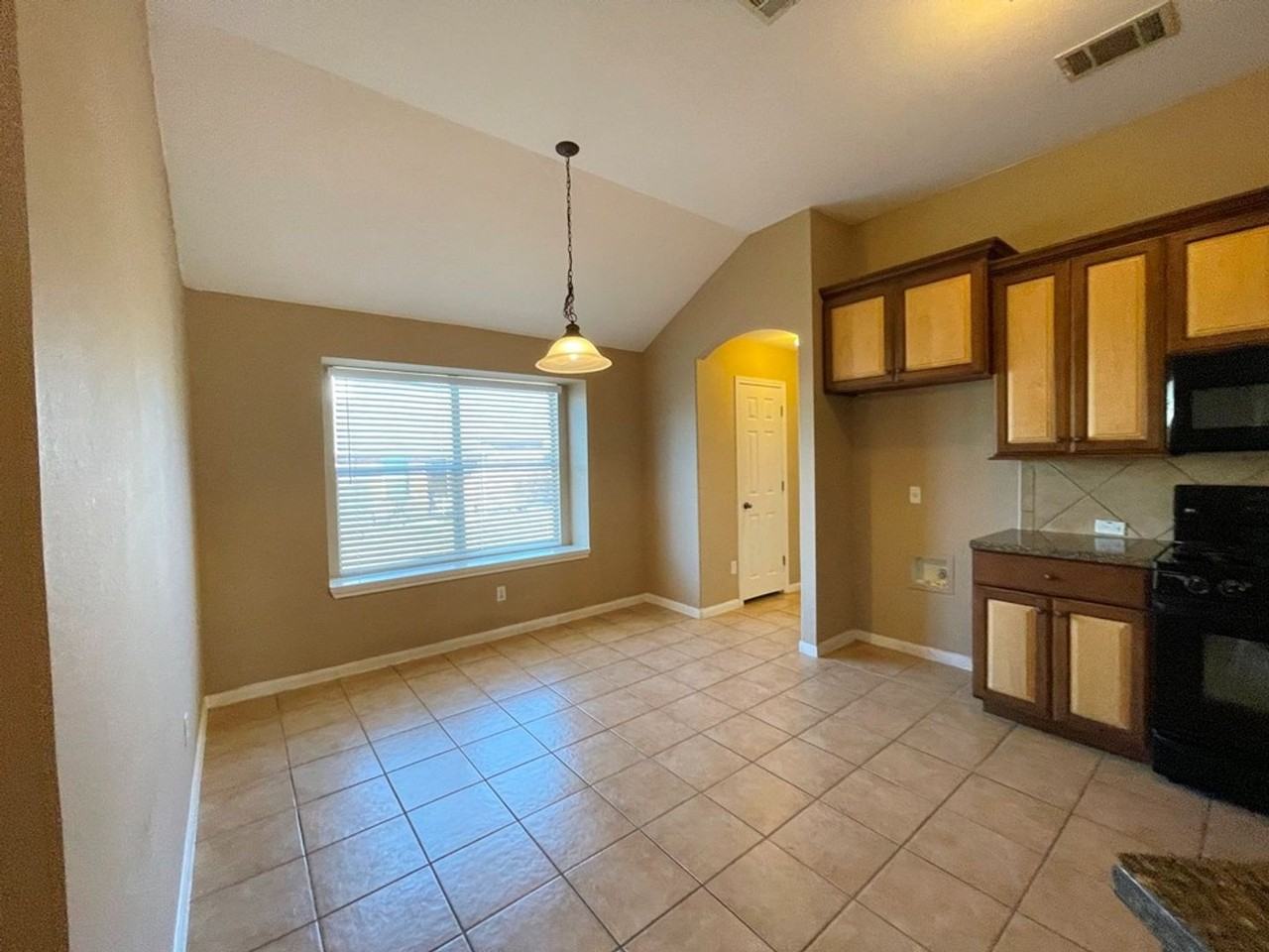 145 Amber Ash Dr - Photo 7 of 38