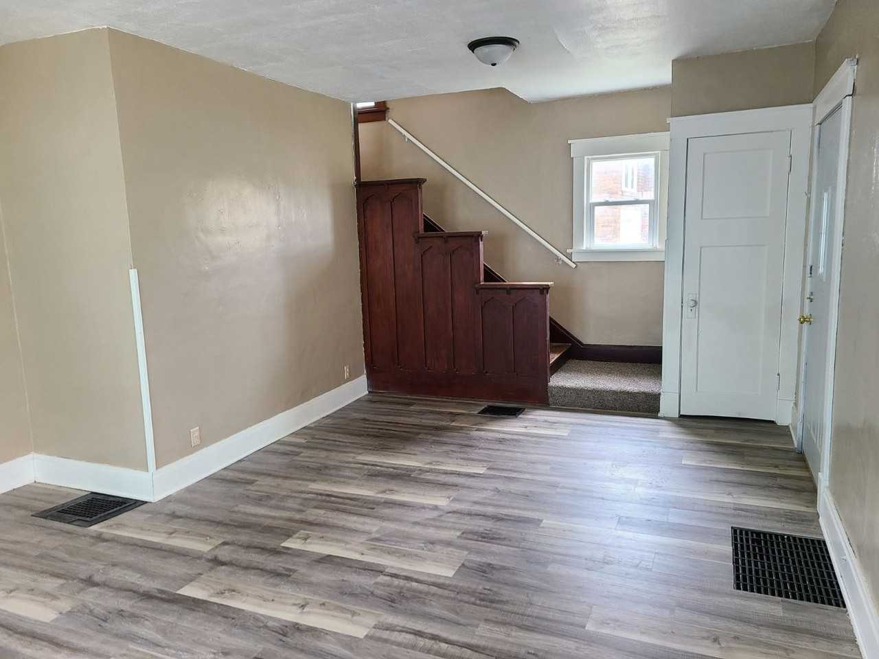 510 Pleasant St - Photo 2 of 11