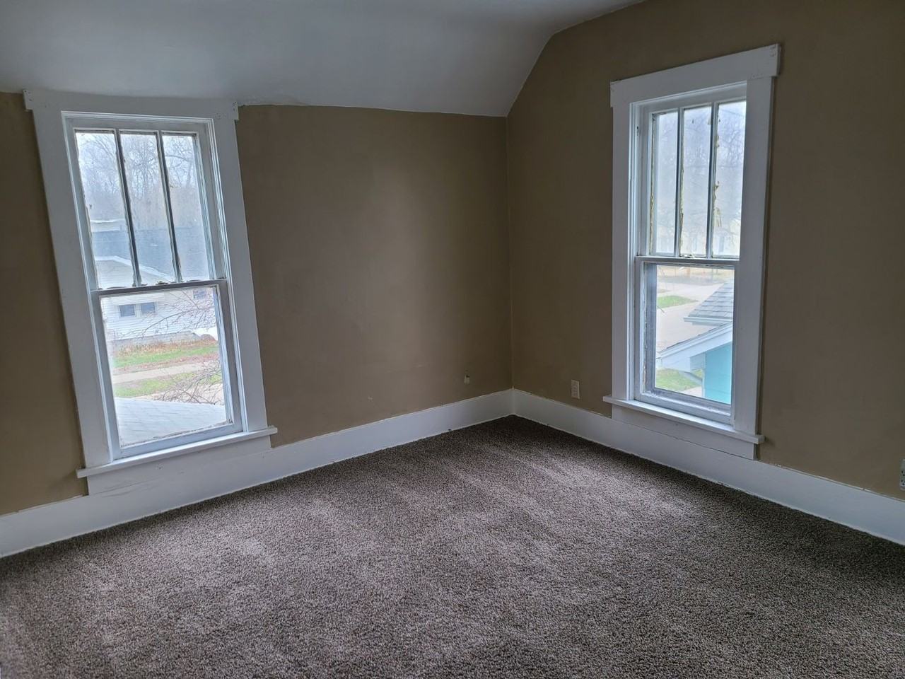 510 Pleasant St - Photo 7 of 11