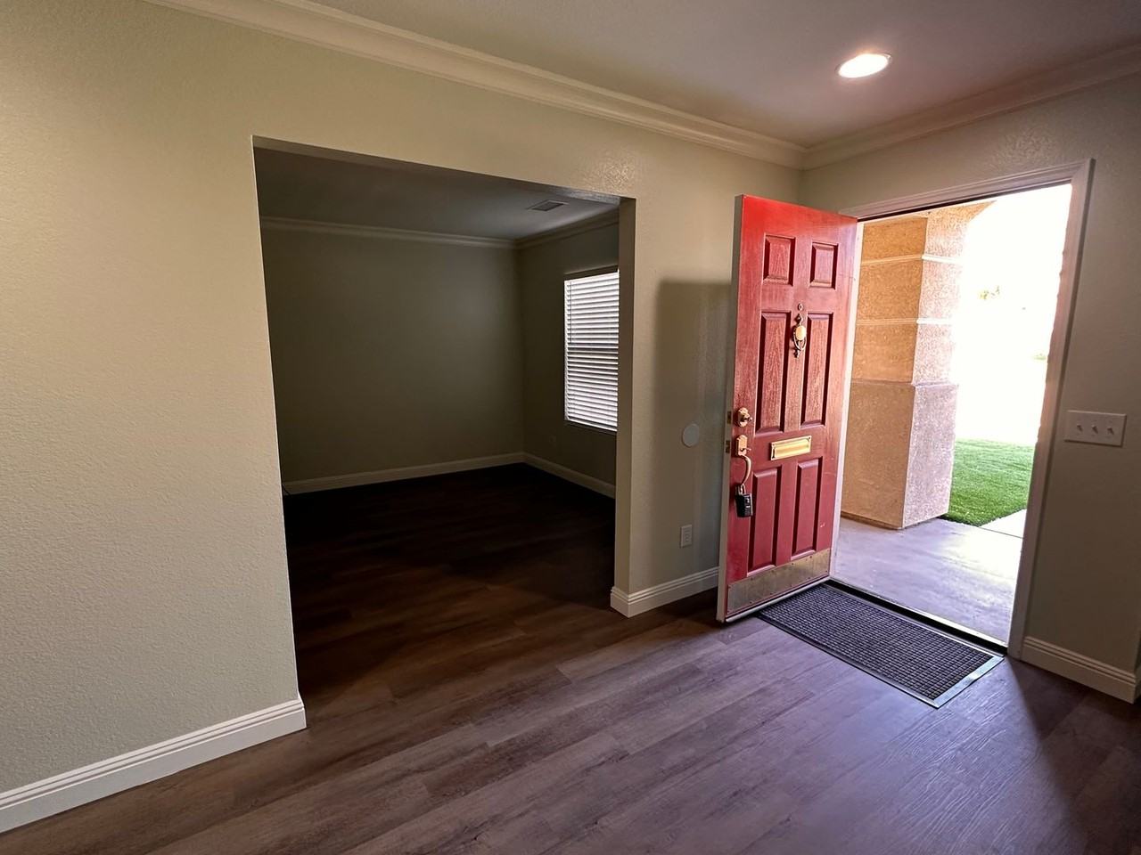 25417 Mountain Springs St - Photo 4 of 30