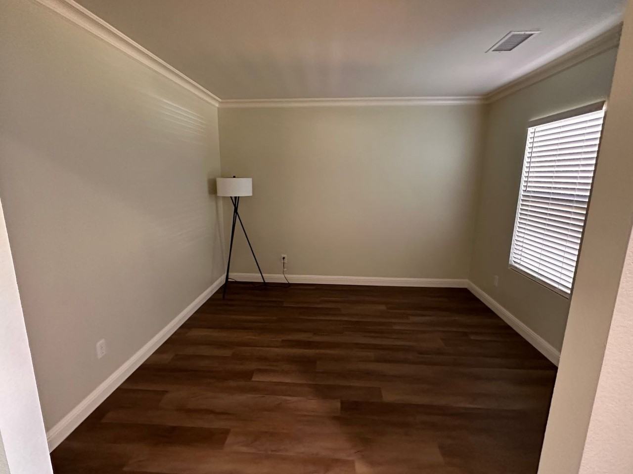 25417 Mountain Springs St - Photo 5 of 30