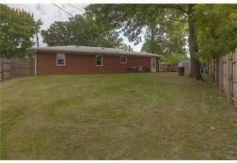 901 Peony Dr - Photo 3 of 10