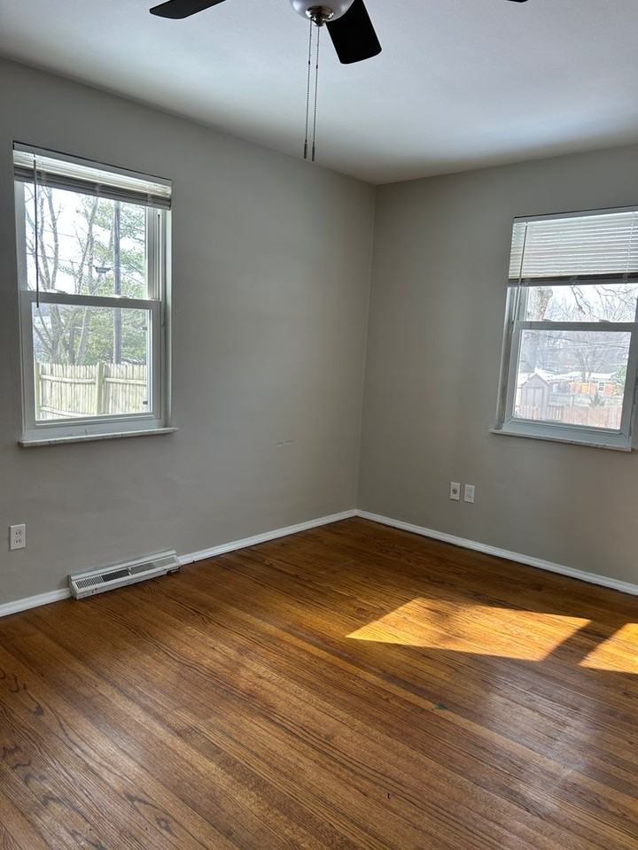 901 Peony Dr - Photo 5 of 10