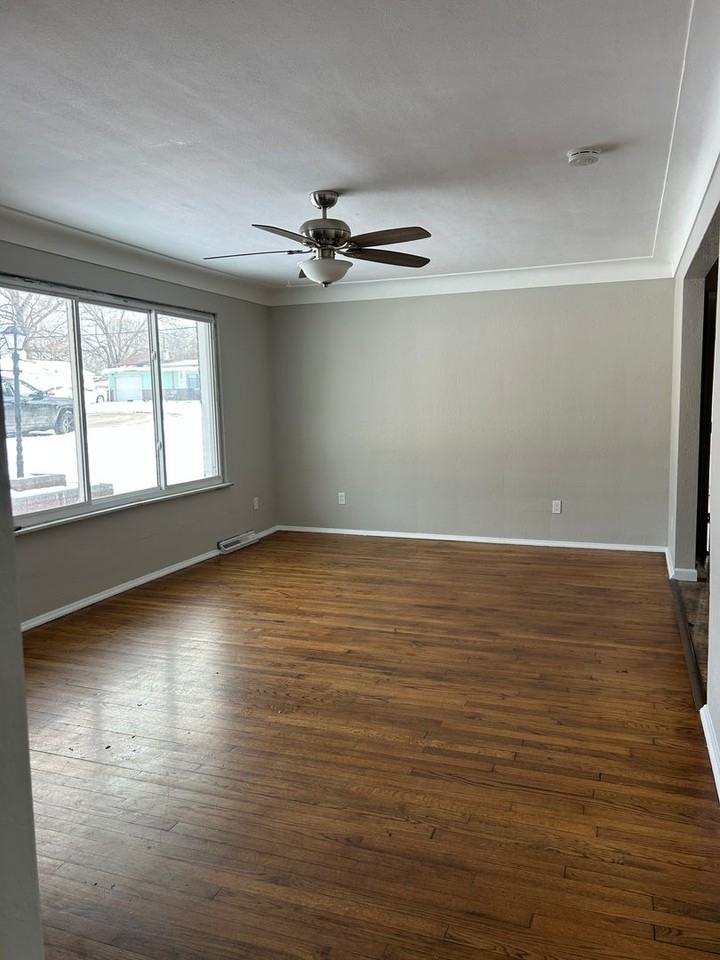 901 Peony Dr - Photo 6 of 10