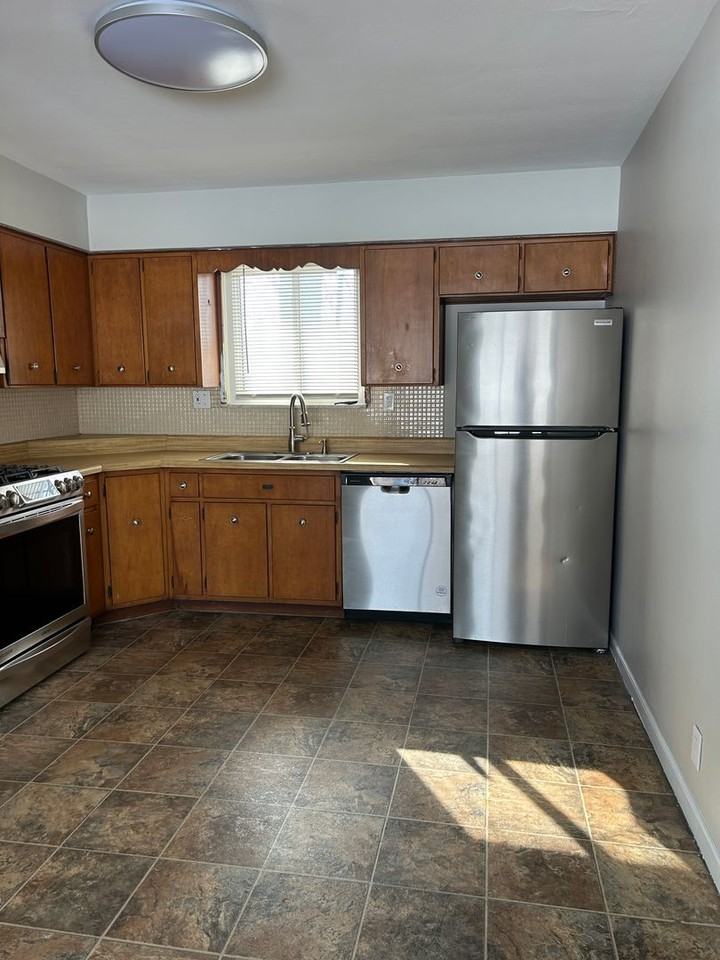 901 Peony Dr - Photo 7 of 10