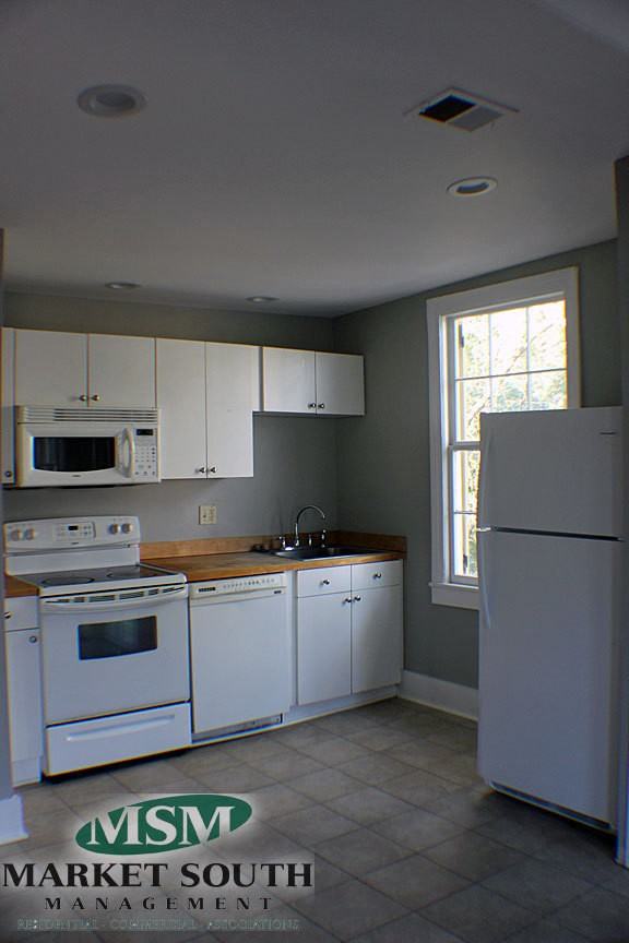 1206 Barnard St #A - Photo 2 of 12