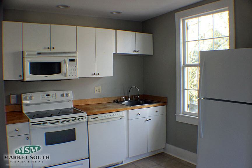 1206 Barnard St #A - Photo 3 of 12