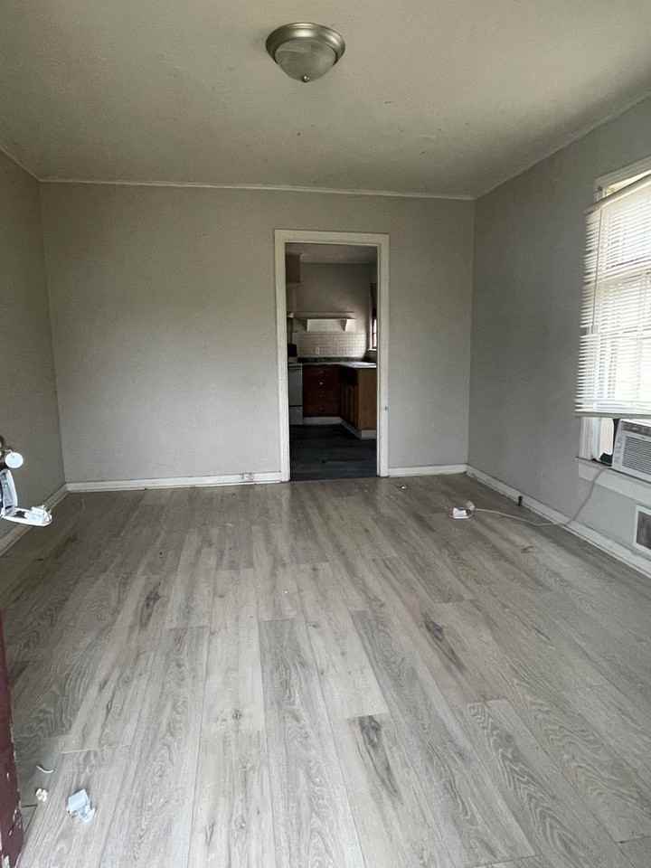 704 Carrollton St - Photo 2 of 9