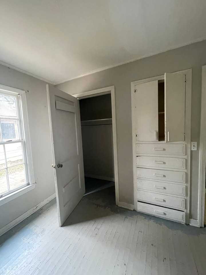 704 Carrollton St - Photo 7 of 9