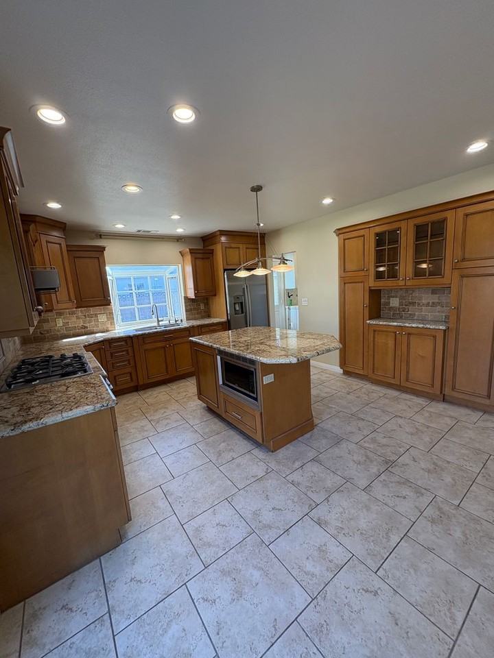 47 Natalie Way - Photo 7 of 41