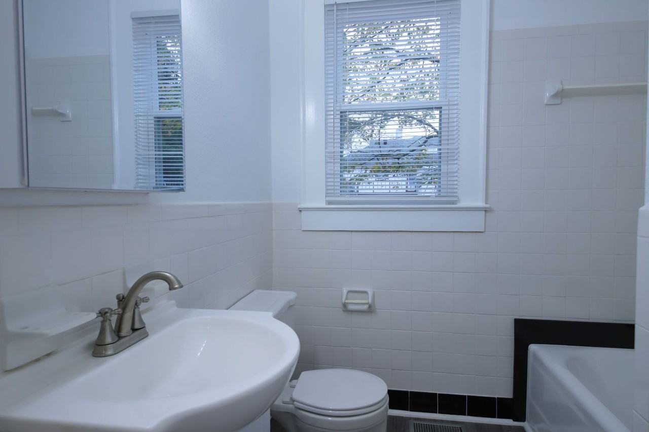 207 N 5th St - Photo 2 of 9