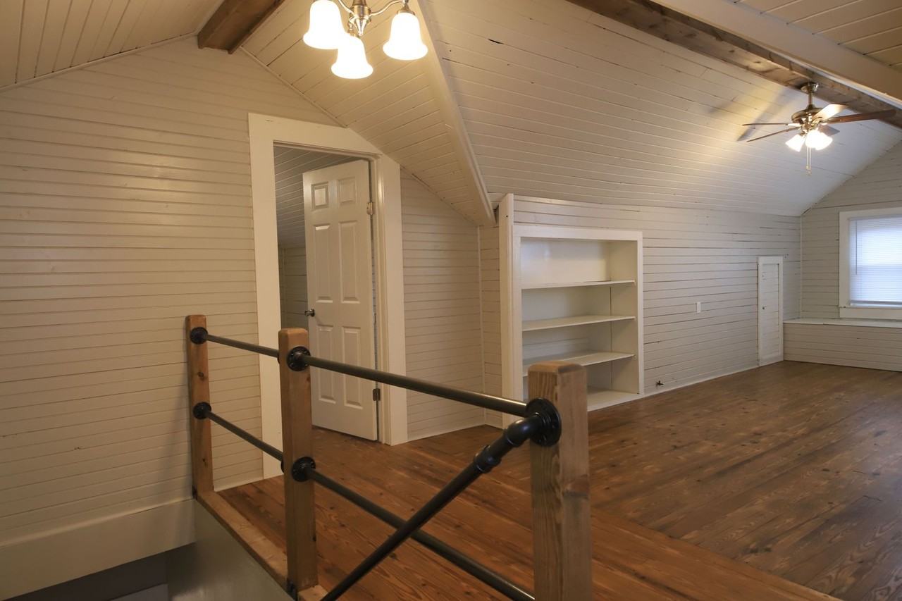 207 N 5th St - Photo 6 of 9