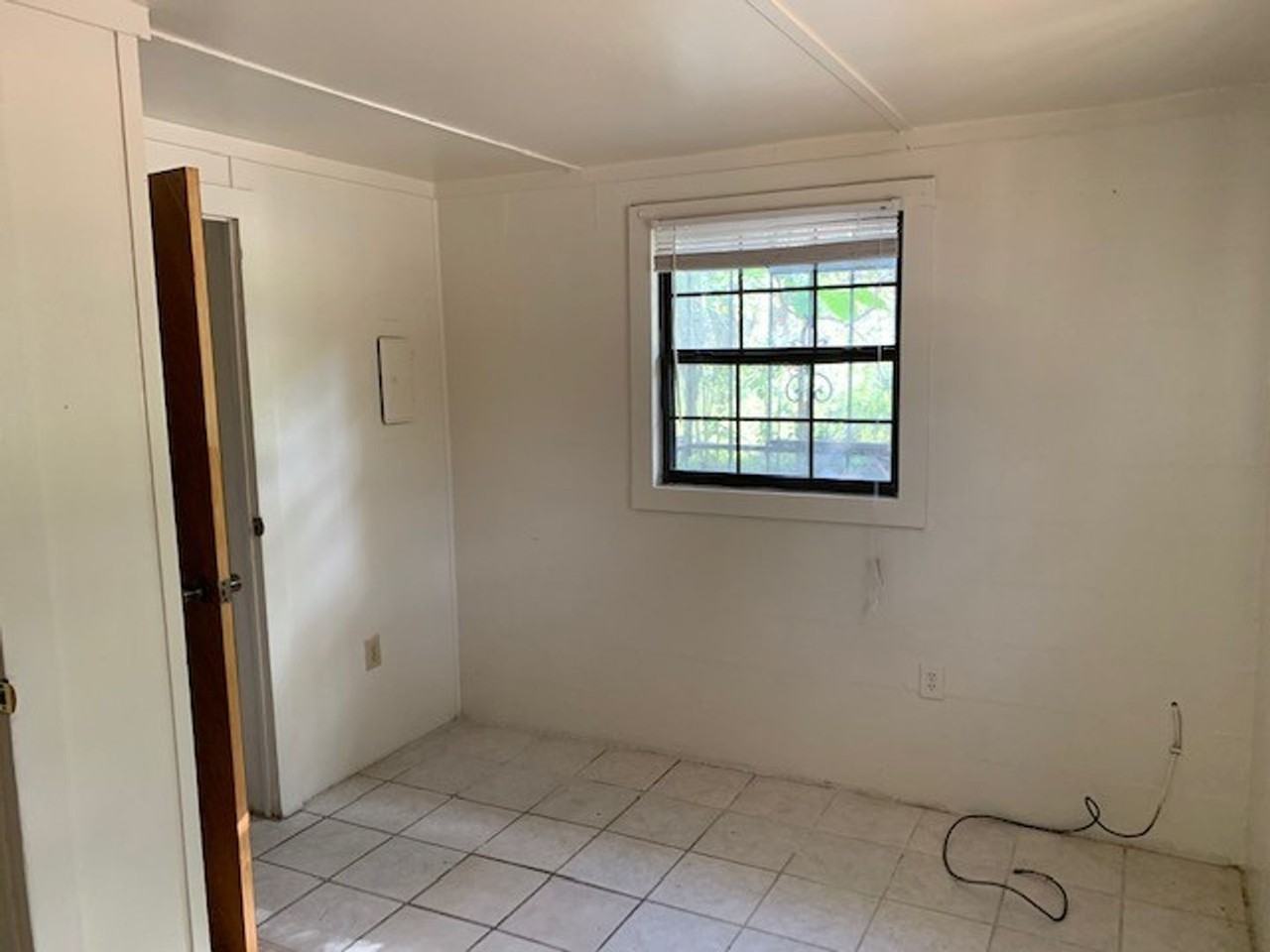 825 Nw 4th Ave - Photo 3 of 8