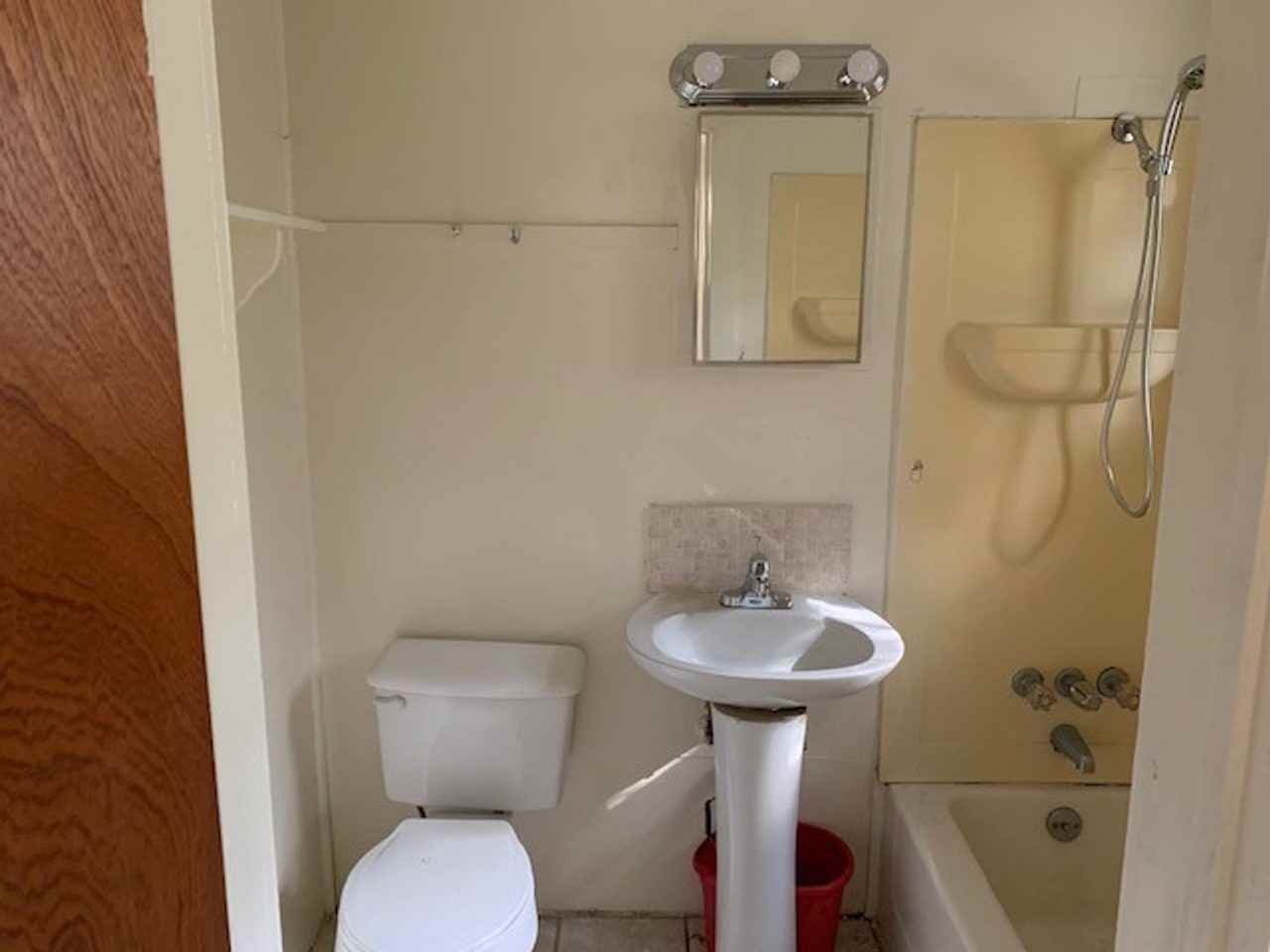 825 Nw 4th Ave - Photo 5 of 8