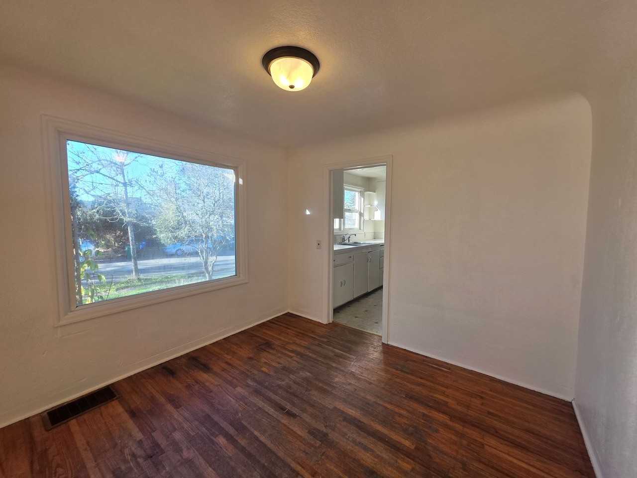 2821 Harris St - Photo 2 of 9