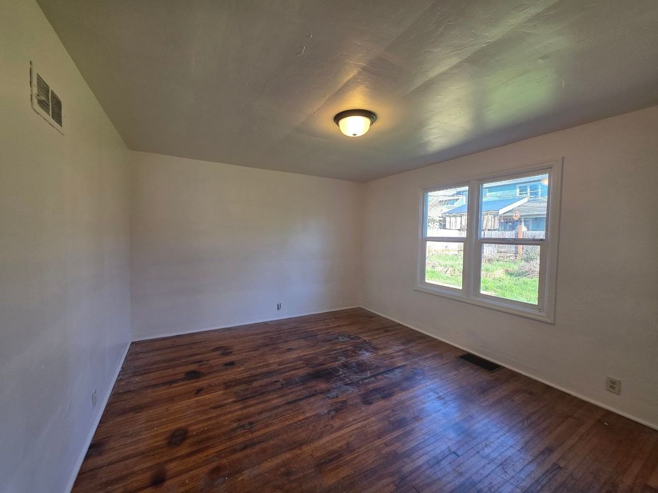 2821 Harris St - Photo 6 of 9