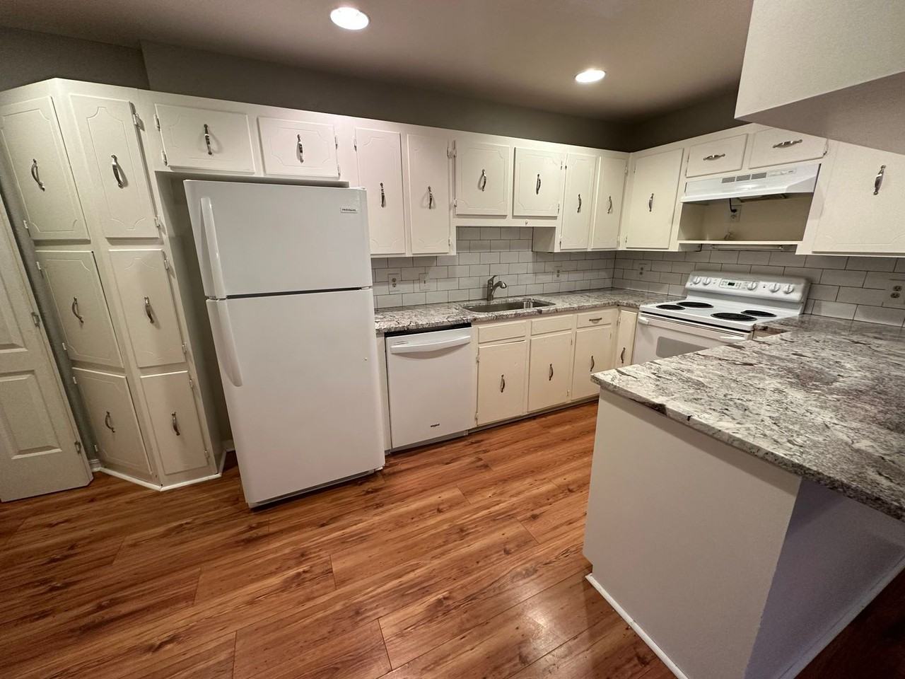 3426 Stonebrook Pl - Photo 3 of 14