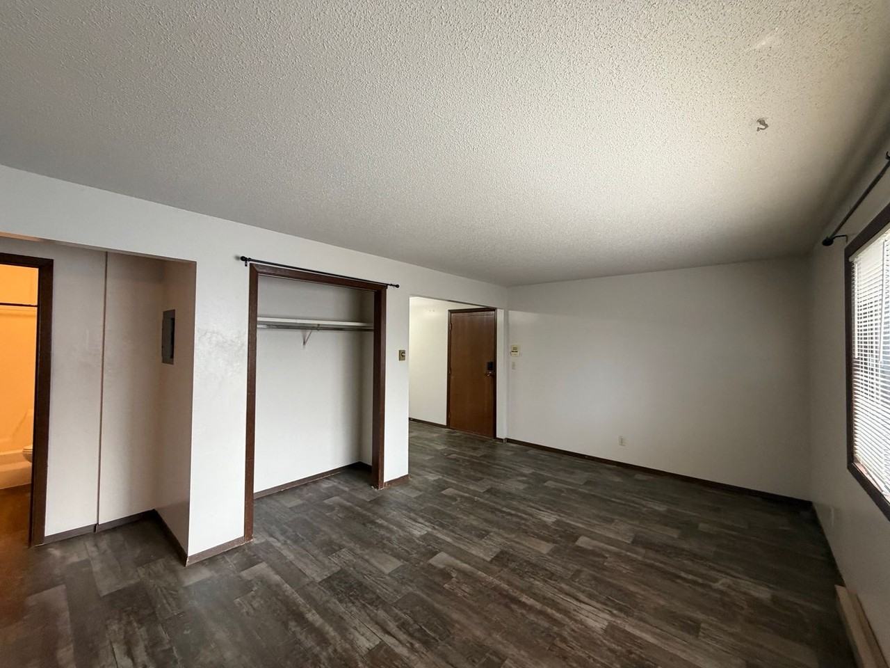700 W 6th Street - Photo 2 of 28