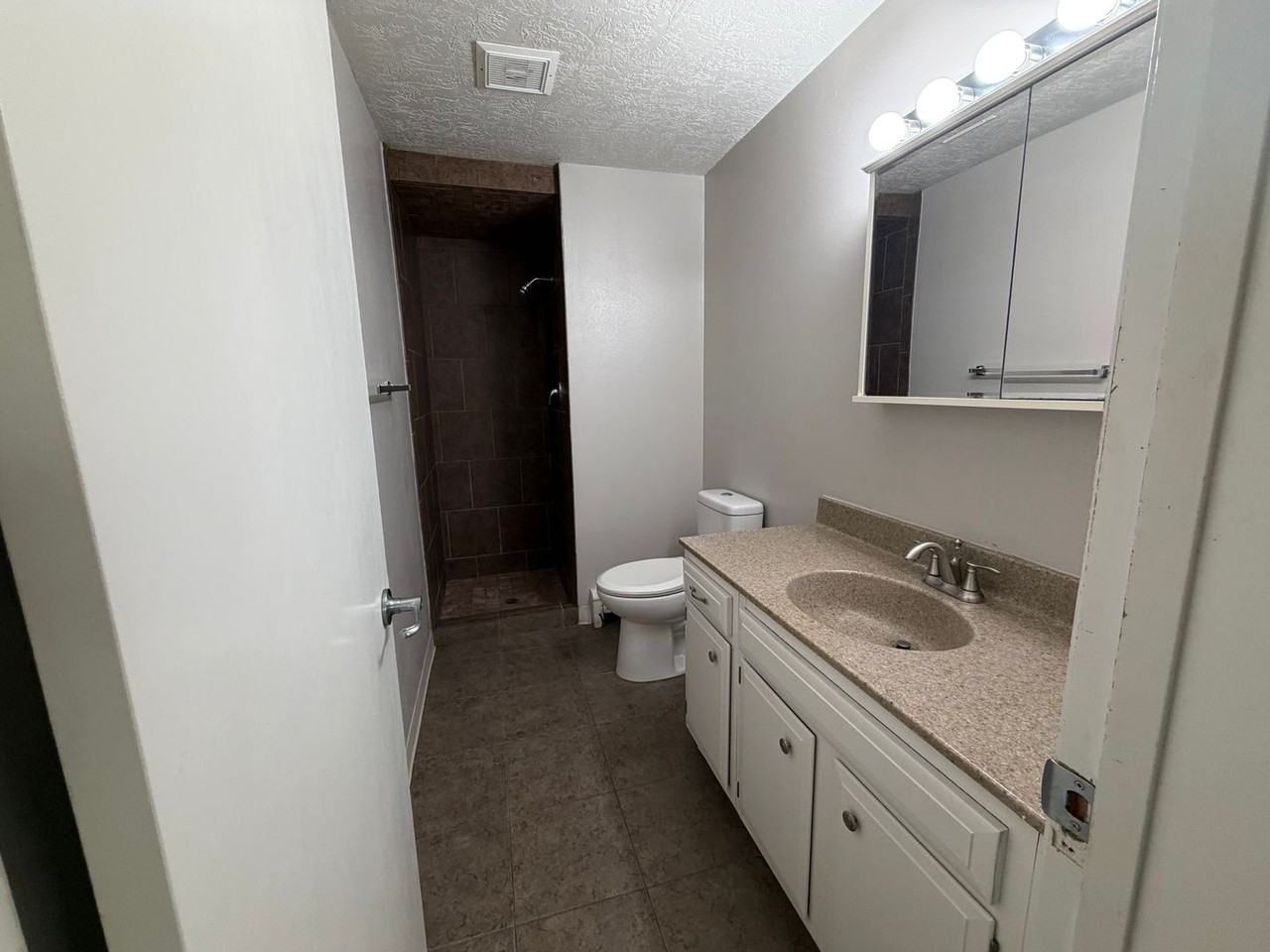 700 W 6th Street - Photo 7 of 28