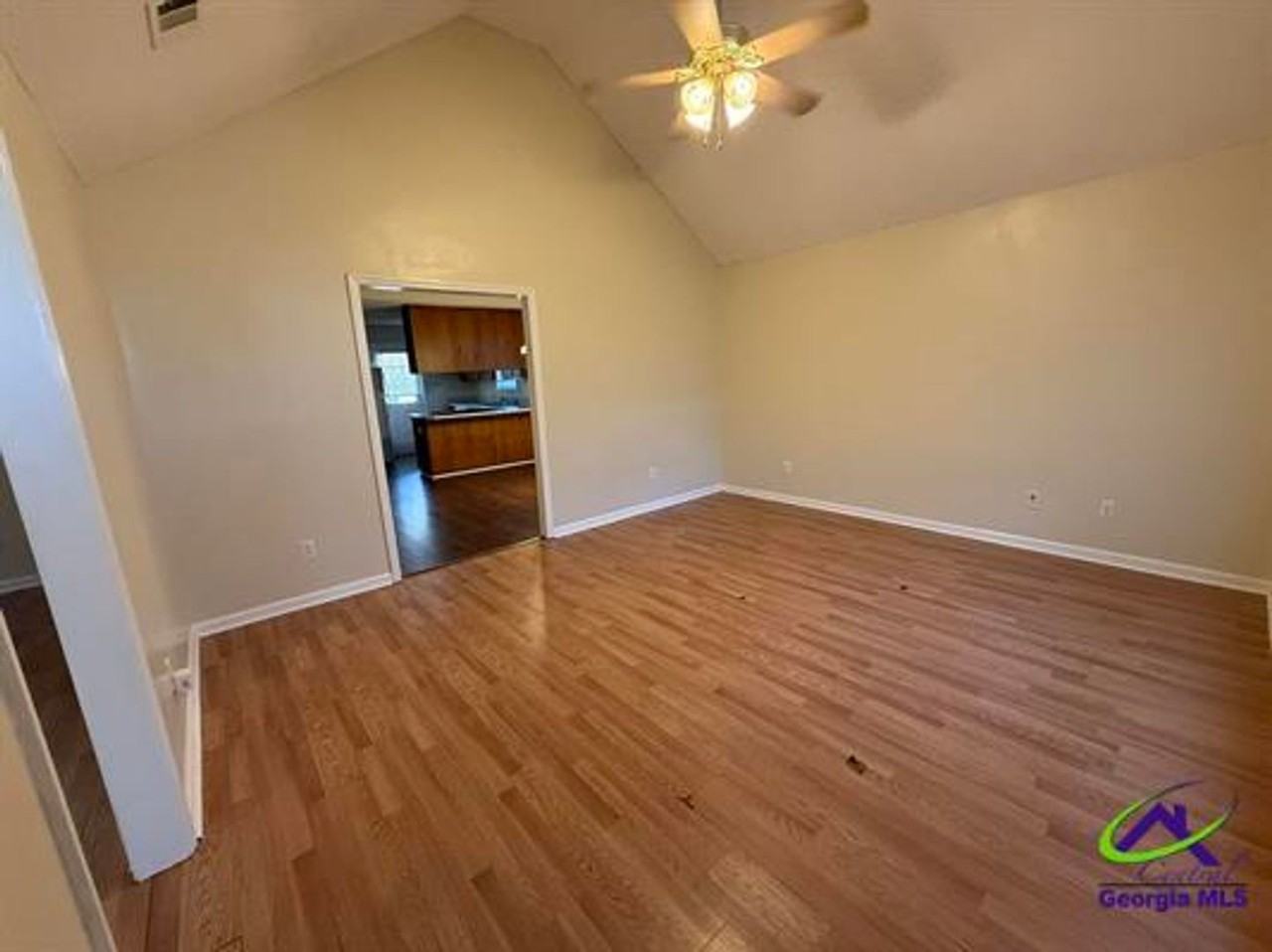 213 Strawbridge Ln - Photo 3 of 21