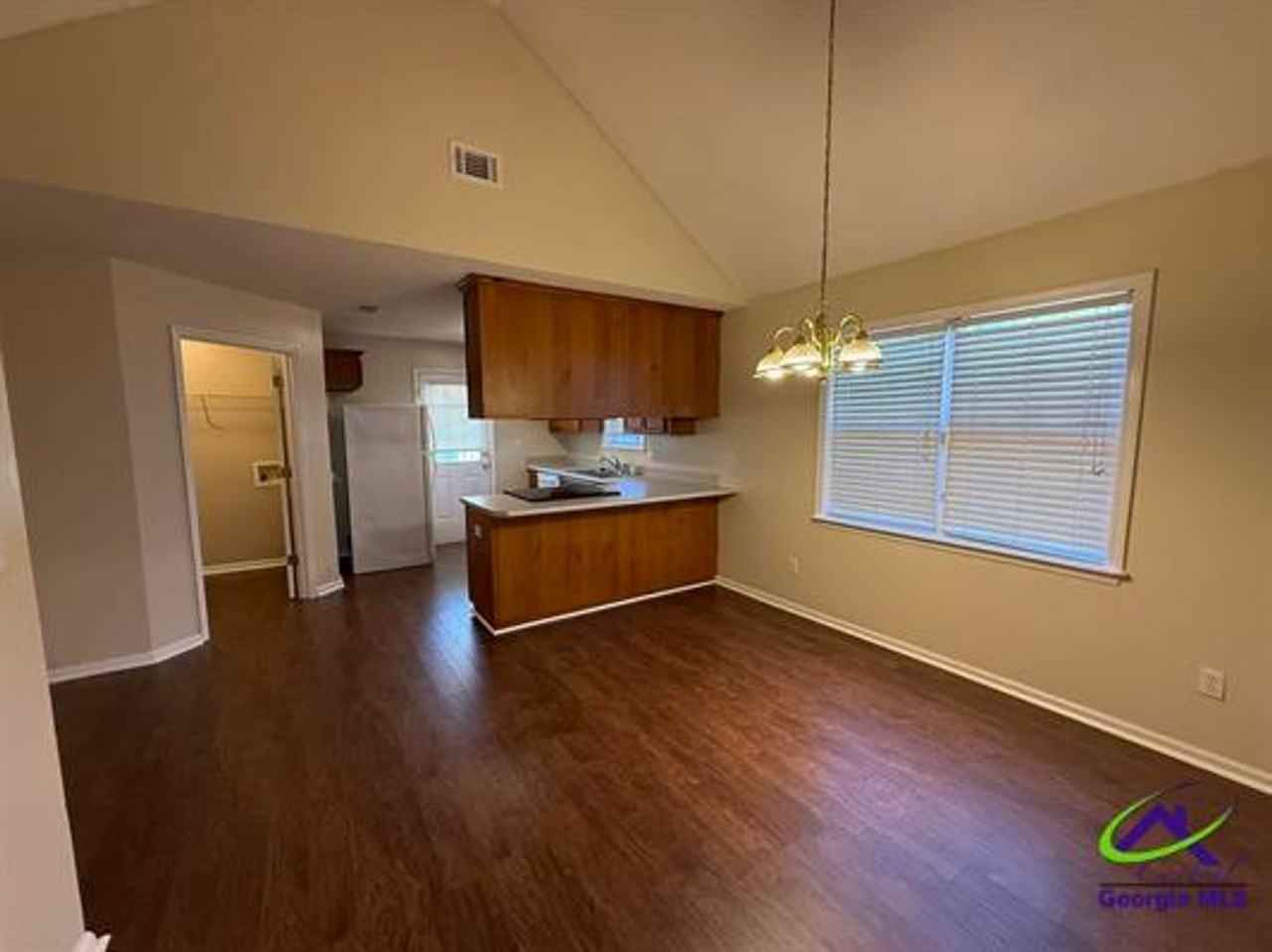 213 Strawbridge Ln - Photo 4 of 21