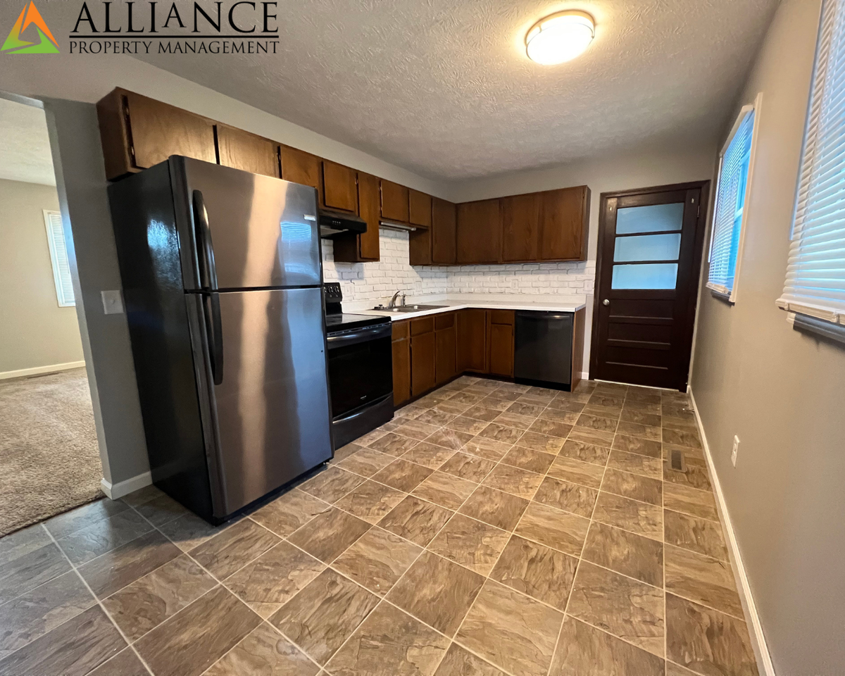 2114 Spain Dr - Photo 2 of 11