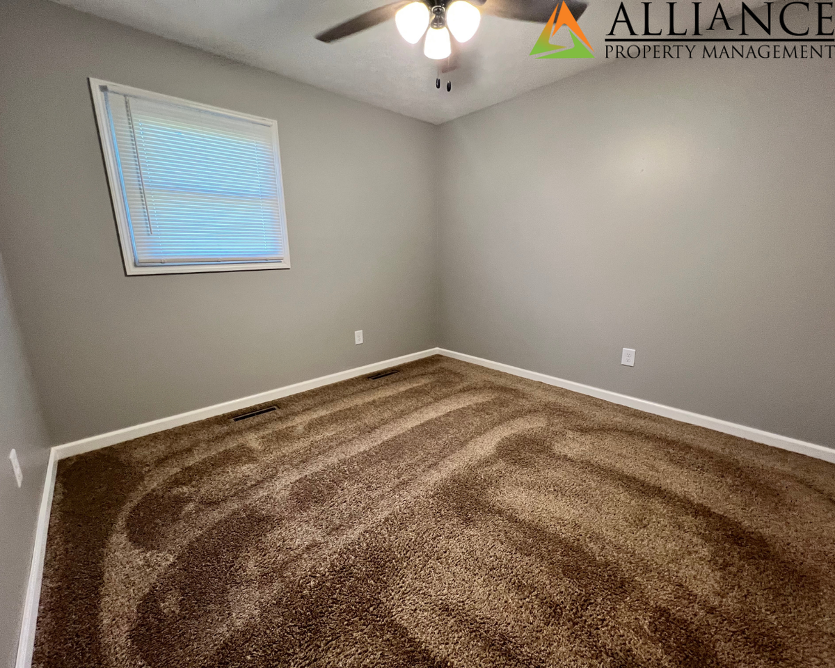 2114 Spain Dr - Photo 4 of 11