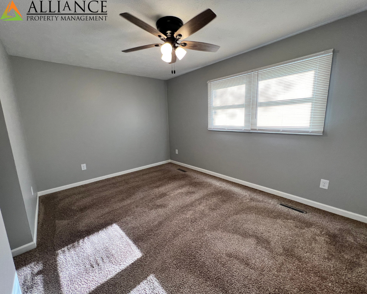 2114 Spain Dr - Photo 5 of 11