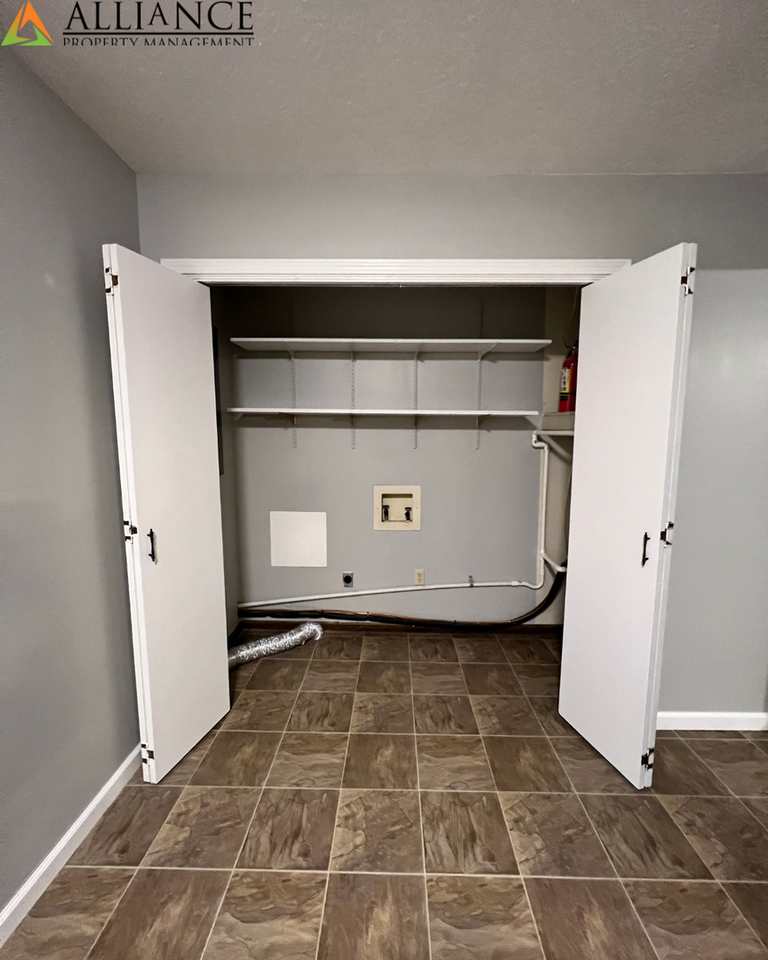 2114 Spain Dr - Photo 7 of 11