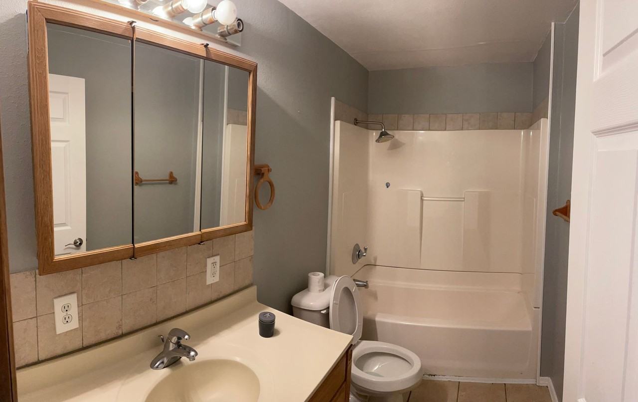 1003 S Emporia St - Photo 5 of 11