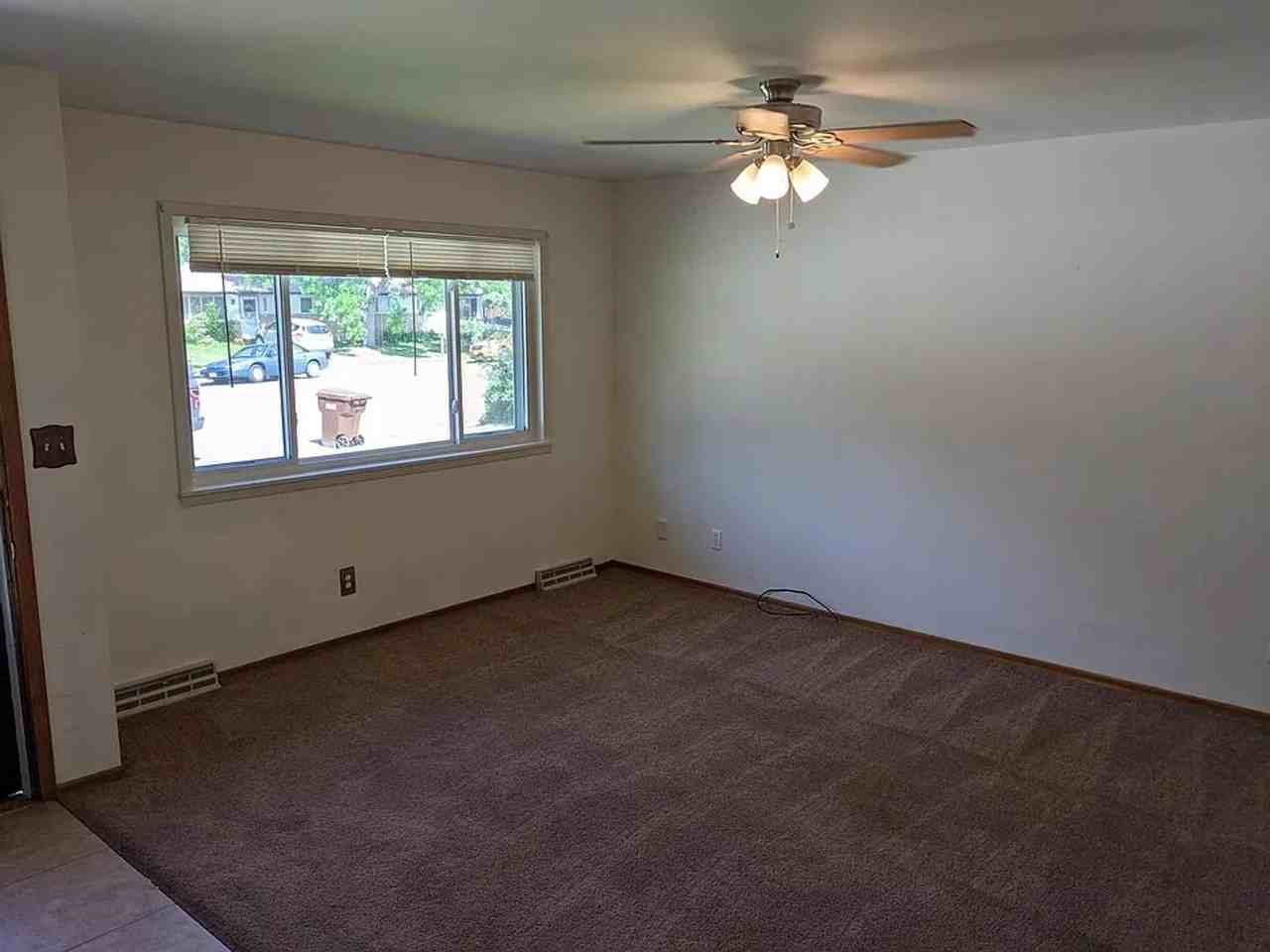 1106 Cypress Dr - Photo 2 of 13