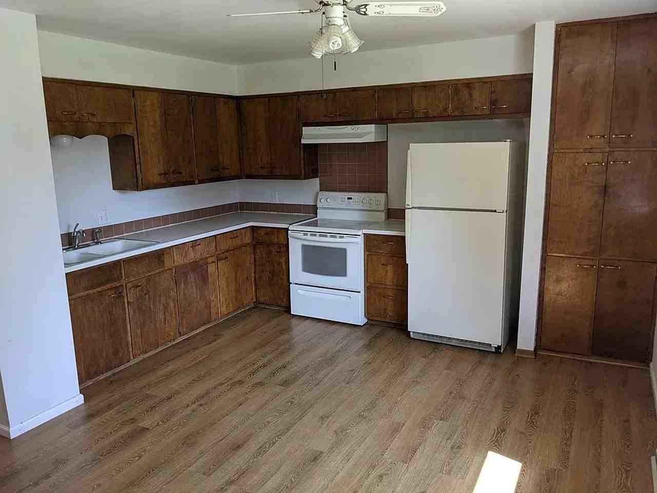 1106 Cypress Dr - Photo 4 of 13