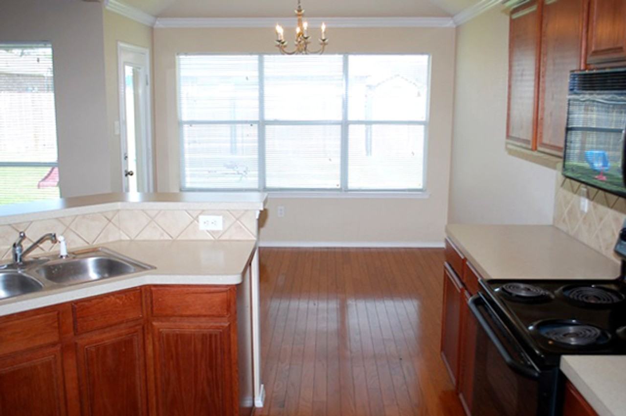 5225 Malibu St - Photo 3 of 10