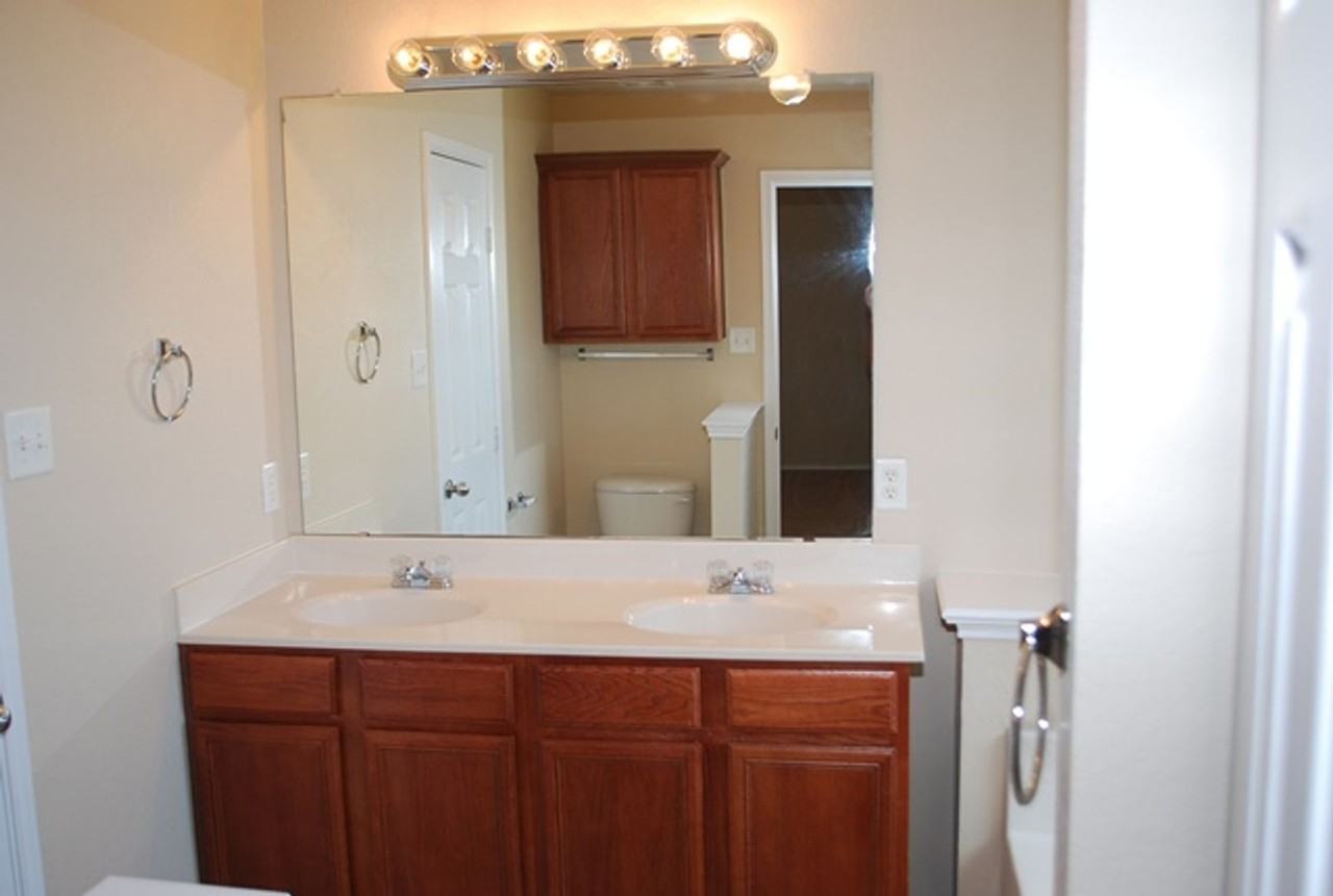 5225 Malibu St - Photo 6 of 10