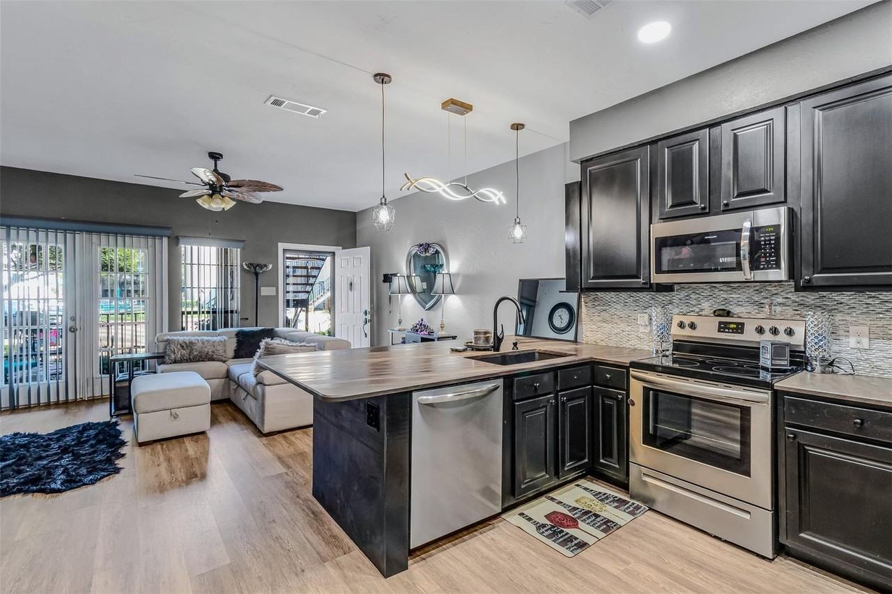 1933 Island Cir Apt B106 - Photo 4 of 13