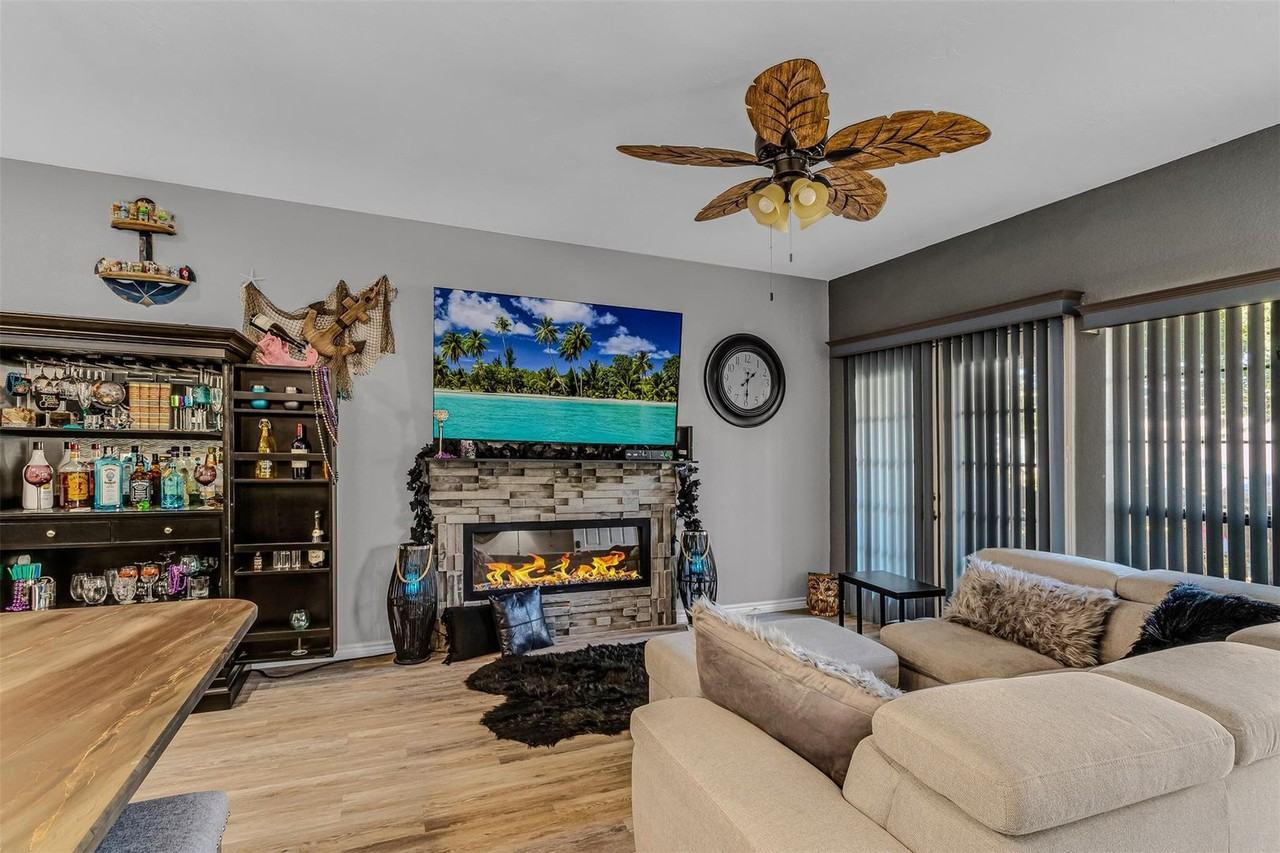 1933 Island Cir Apt B106 - Photo 5 of 13