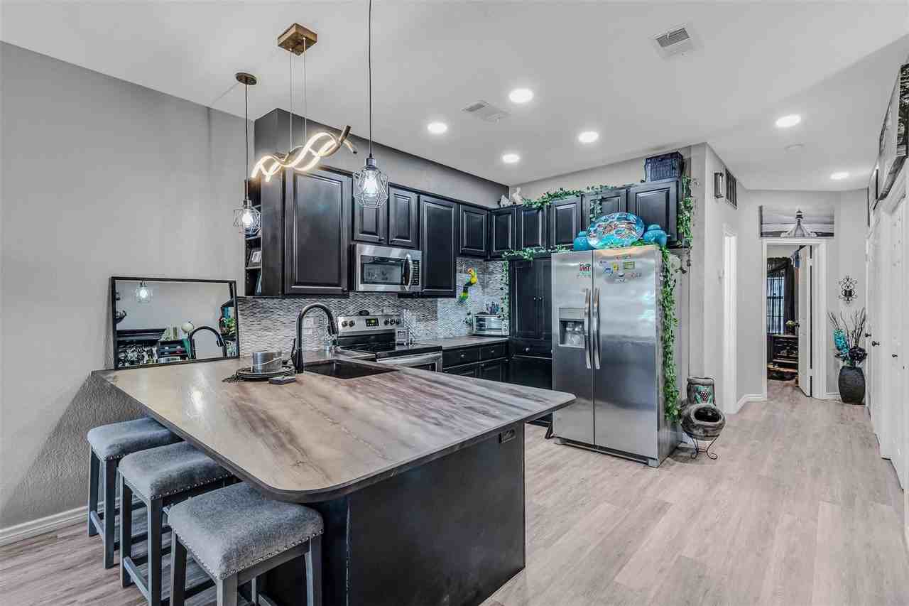 1933 Island Cir Apt B106 - Photo 7 of 13