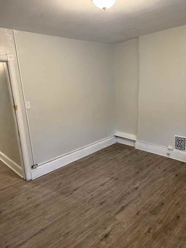 418 Penn St - Photo 2 of 5