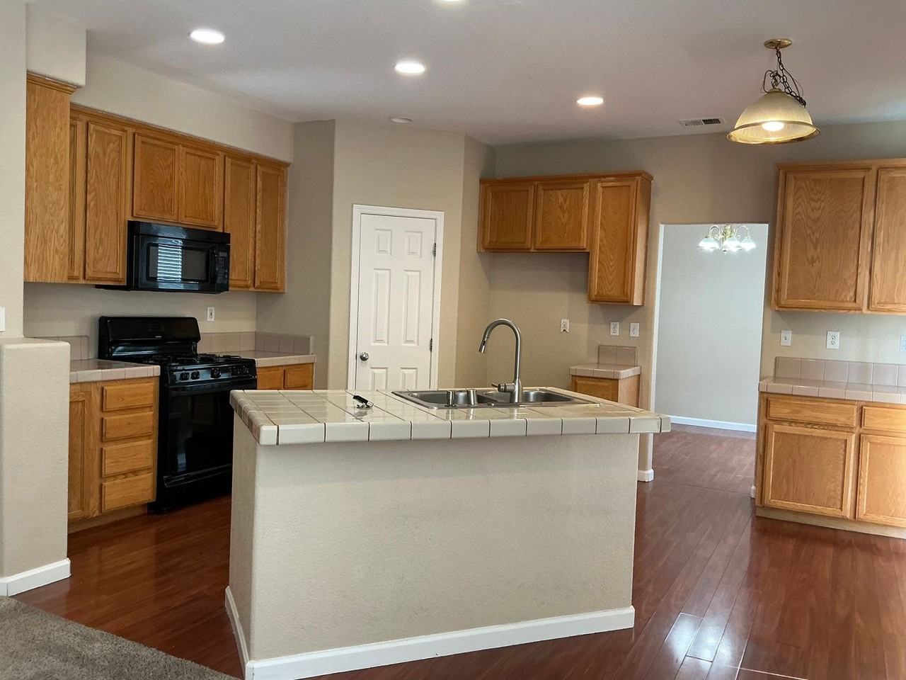 742 Boulder Ave - Photo 4 of 15