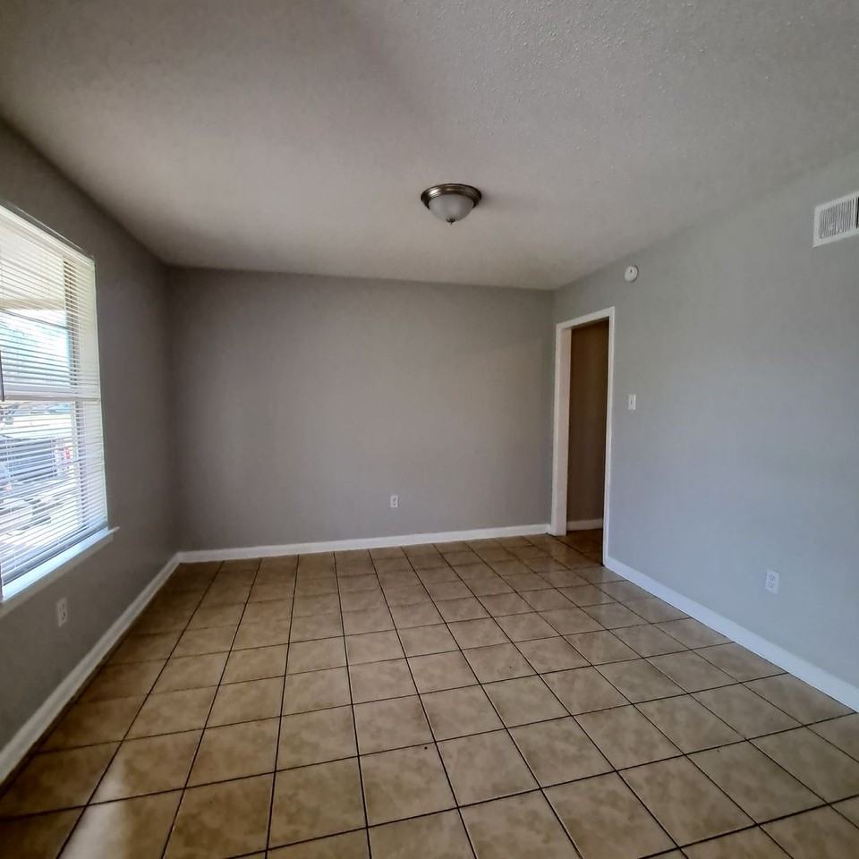 3387 Barbwood Dr - Photo 2 of 9