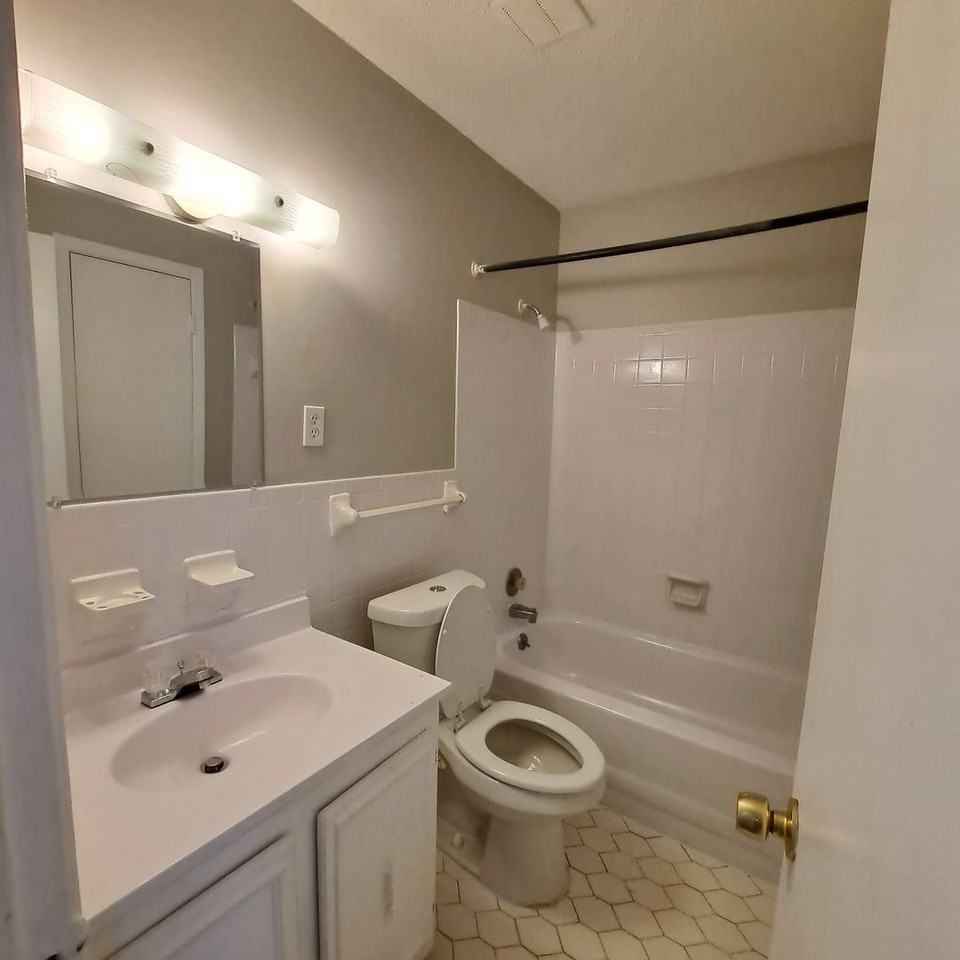 3387 Barbwood Dr - Photo 5 of 9