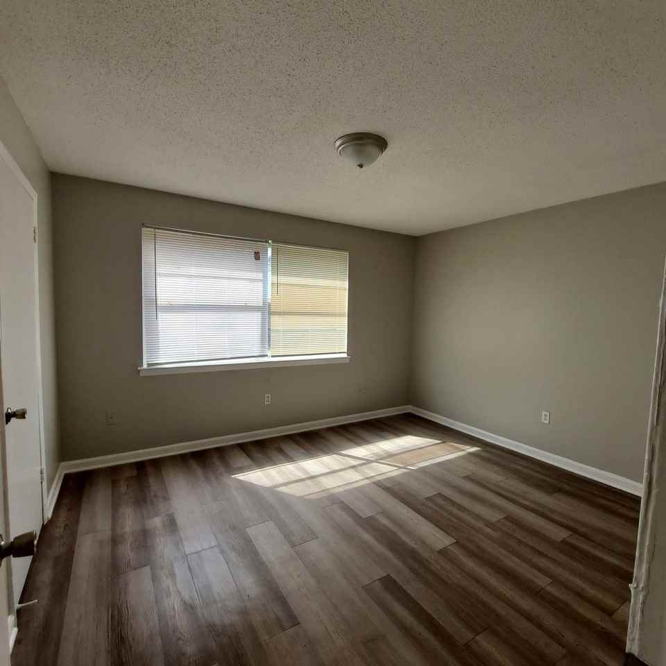 3387 Barbwood Dr - Photo 6 of 9