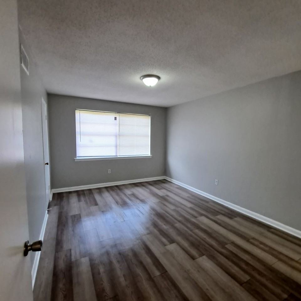 3387 Barbwood Dr - Photo 7 of 9