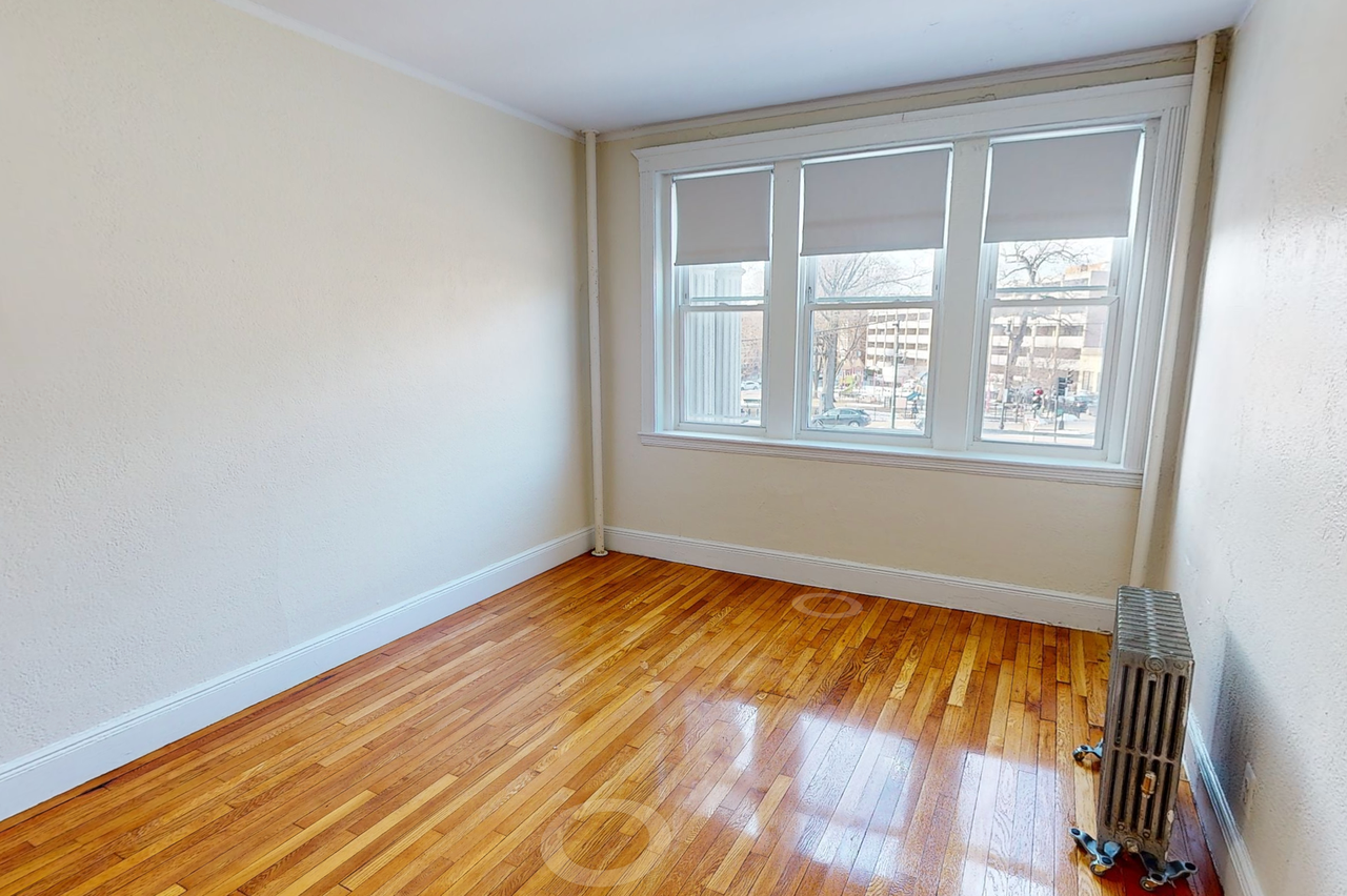 1800 Commonwealth Ave - Photo 4 of 16