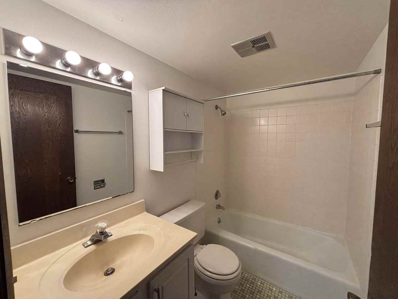 511 W Main St #202 - Photo 4 of 29
