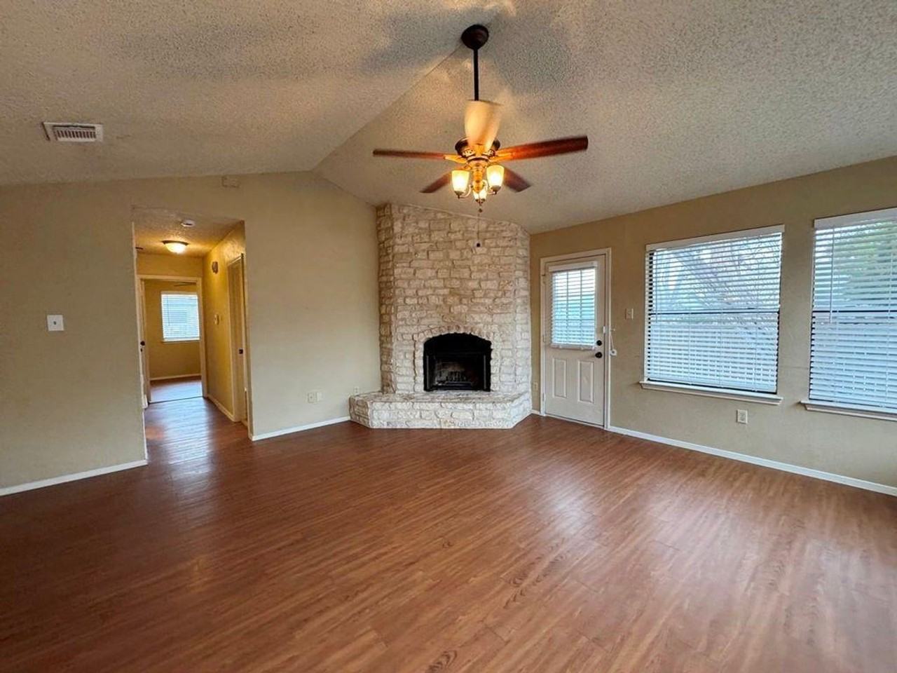 1002 Great Britain Blvd - Photo 3 of 37