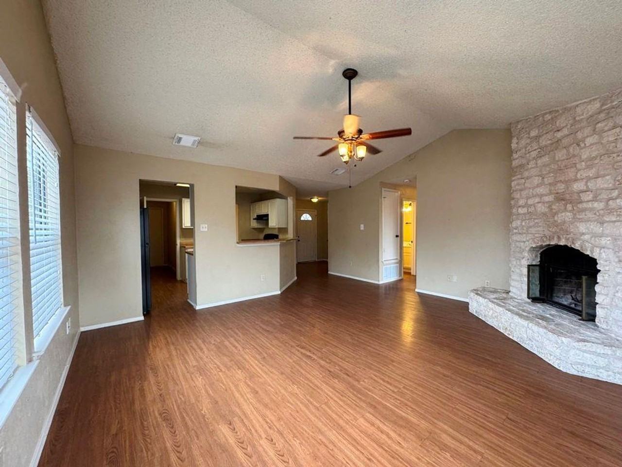 1002 Great Britain Blvd - Photo 4 of 37